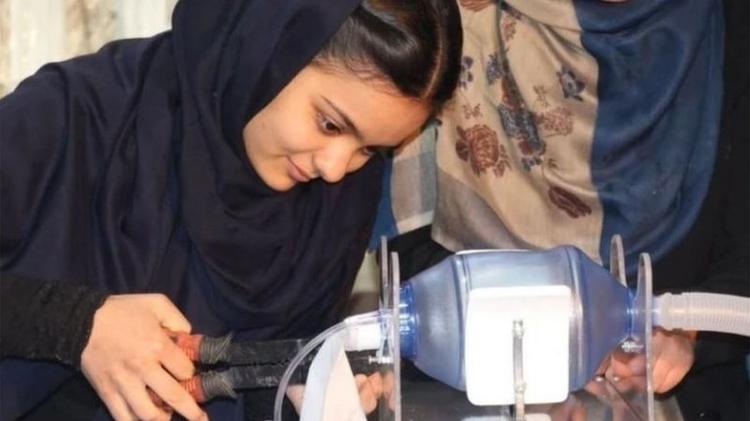 As "Sonhadoras Afegãs" aplicaram seu conhecimento para ajudar a construir respiradores para pacientes de covid-19 no Afeganistão - The Digital Citizen Fund - The Digital Citizen Fund