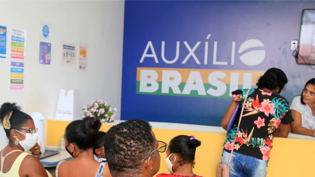 Confira a lista de prioridade caso contrário cortes no Auxílio Brasil