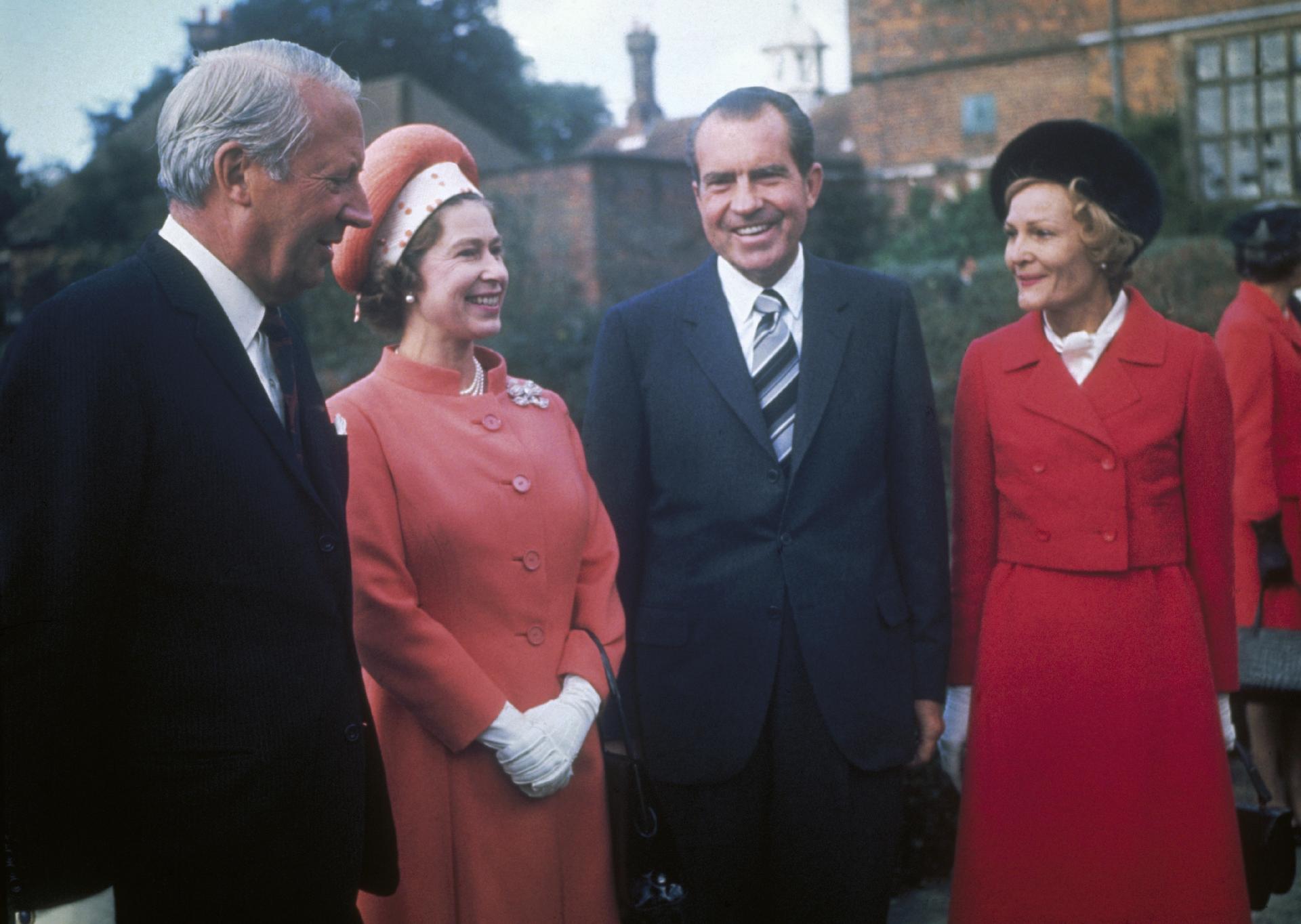 Rainha Elizabeth 2ª com o ex presidente norte americano Richard Nixon em 1970 - Getty Images
