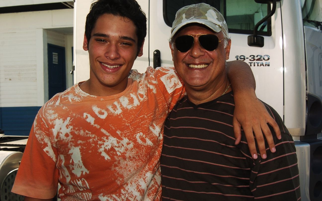 Bruno Fagundes com o pai, Antonio, em Carga Pesada