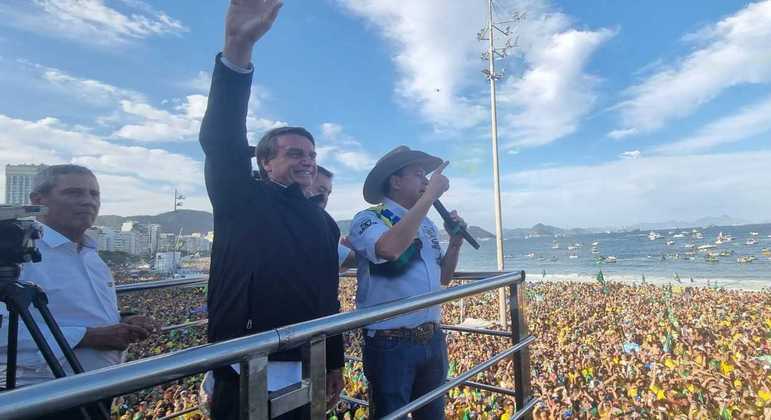 “Eles têm um legado de perversão e desmandos”, diz Bolsonaro à Record TV – acidente