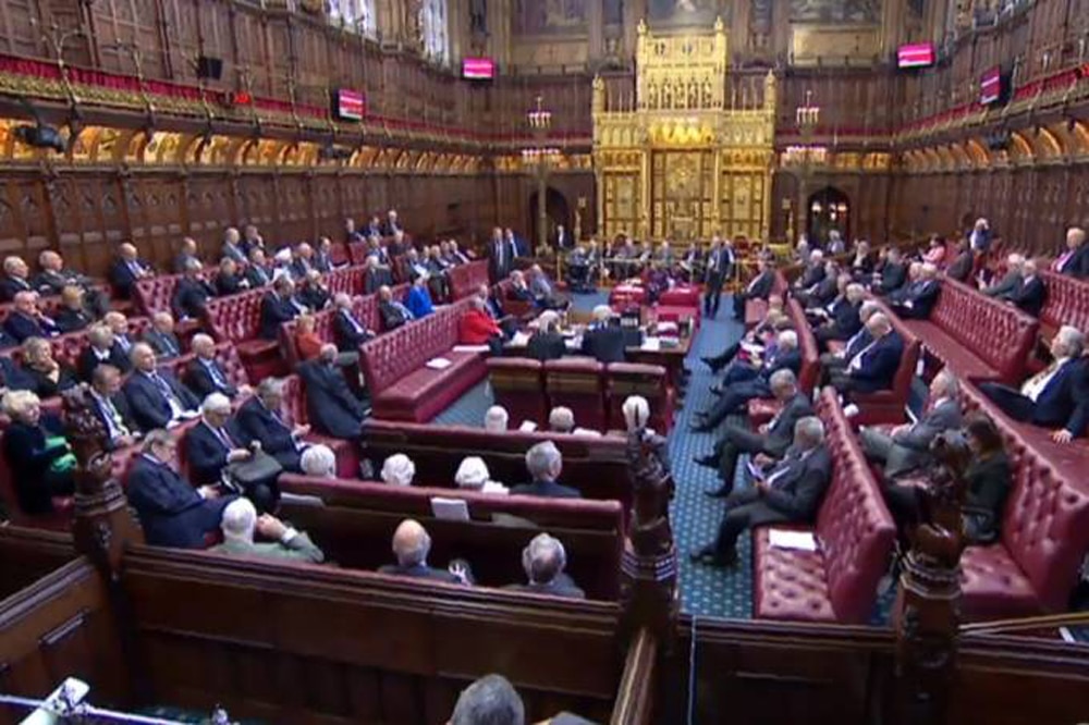 Truss e Boris discursam no Parlamento durante dia de homenagens