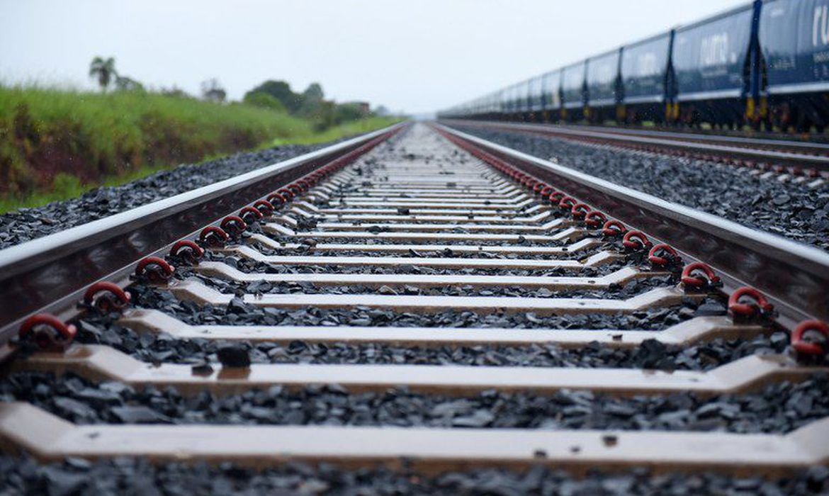 28,5% das indústrias prefeririam usar ferrovias exceto autotomia