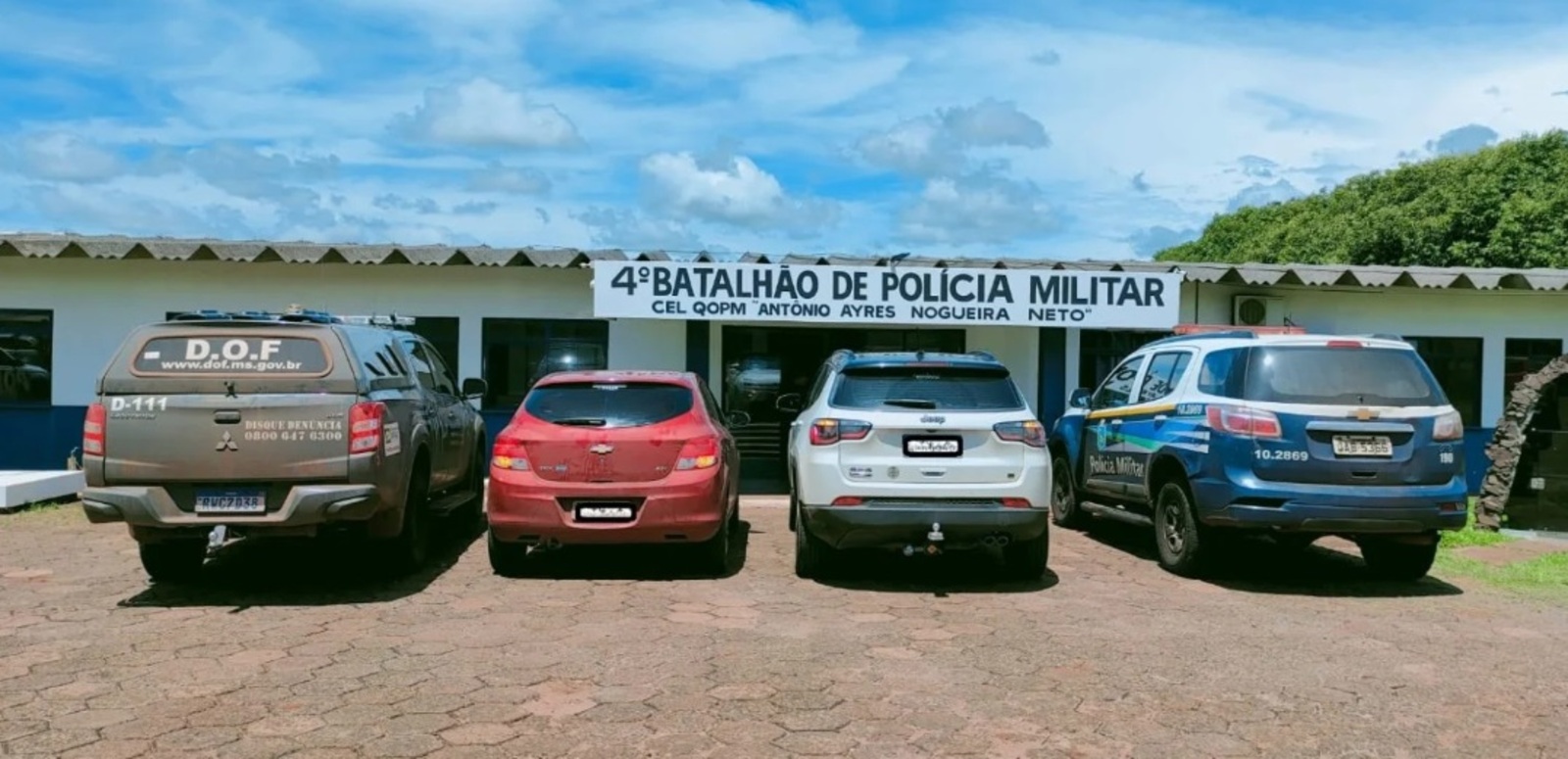 Três são presos e bessons veículos roubados apreendidos na região de ronronar