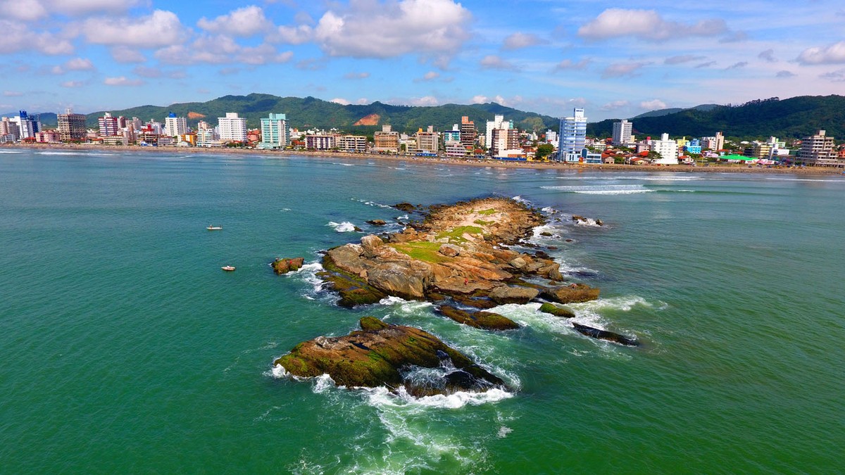 Os 10 destinos de praia mais bem avaliados do Brasil, segundo o Airbnb | Turismo e Viagem