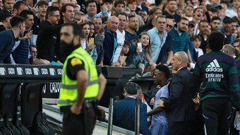Leitura labial mostra Vinícius Jr. indignado com caso de racismo durante o jogo; assista – Esportes