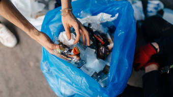 Espanhol com síndrome de Diógenes é removido em meio ao lixo em sua casa; entenda o quadro – Notícias