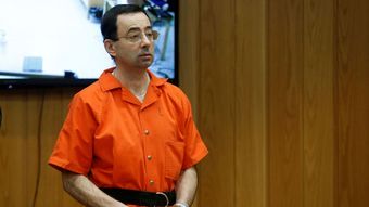 Condenado por abusar de ginastas dos EUA, ex-médico Larry Nassar é esfaqueado na prisão – Esportes