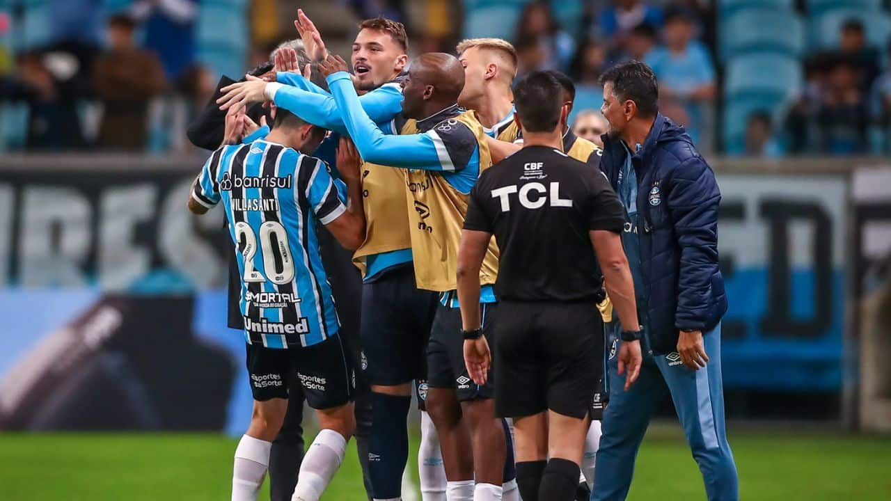 Mesmo sem atuar, Grêmio segue no ‘topo’ do Brasileirão 2023; confira