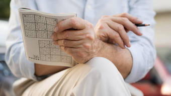 Jogar xadrez e fazer palavras cruzadas reduz risco de ter demência – Notícias