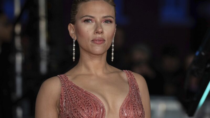 Scarlett Johansson diz que ChatGPT imitou sua voz em assistente virtual