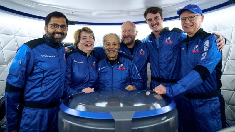 Blue Origin manda 6 turistas até o limite do espaço após hiato de quase 2 anos