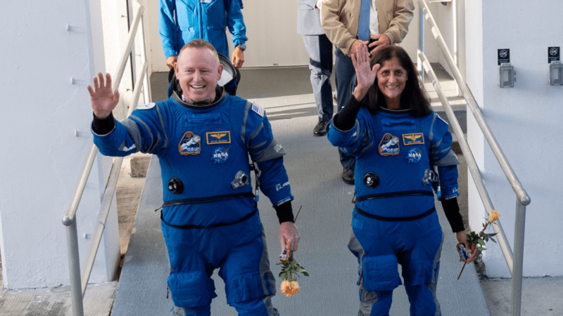 Quem são os astronautas que estão no 1º voo da espaçonave Starliner, da Boeing