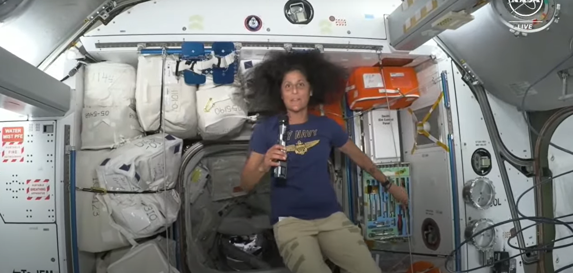 Direto do espaço: astronautas do Starliner, da Boeing, fazem tour por nave