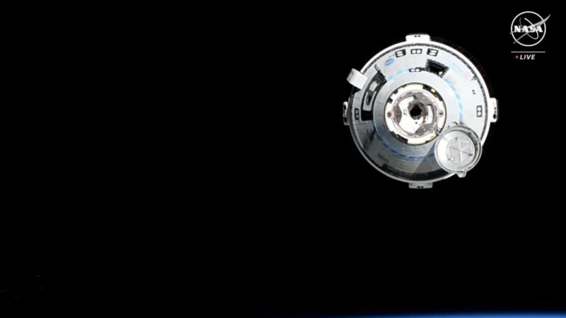 Veja como foi a chegada da espaçonave Starliner à estação espacial